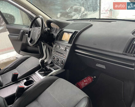 Белый Ленд Ровер Фрилендер, объемом двигателя 2.2 л и пробегом 207 тыс. км за 13950 $, фото 144 на Automoto.ua