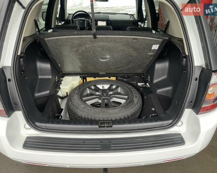 Белый Ленд Ровер Фрилендер, объемом двигателя 2.2 л и пробегом 207 тыс. км за 13950 $, фото 149 на Automoto.ua