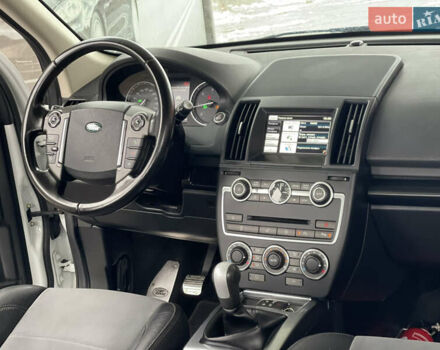 Белый Ленд Ровер Фрилендер, объемом двигателя 2.2 л и пробегом 207 тыс. км за 13950 $, фото 133 на Automoto.ua