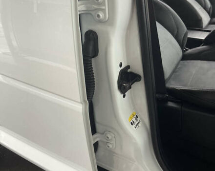 Белый Ленд Ровер Фрилендер, объемом двигателя 2.2 л и пробегом 207 тыс. км за 13950 $, фото 136 на Automoto.ua