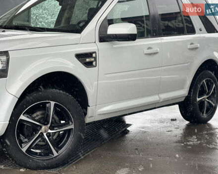 Белый Ленд Ровер Фрилендер, объемом двигателя 2.2 л и пробегом 207 тыс. км за 13950 $, фото 60 на Automoto.ua