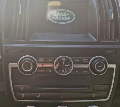 Белый Ленд Ровер Фрилендер, объемом двигателя 2 л и пробегом 250 тыс. км за 12200 $, фото 6 на Automoto.ua