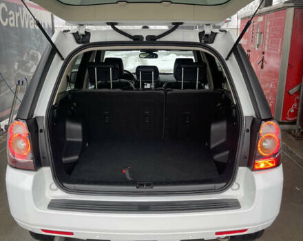 Белый Ленд Ровер Фрилендер, объемом двигателя 2.2 л и пробегом 207 тыс. км за 13950 $, фото 104 на Automoto.ua