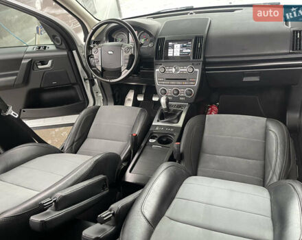 Белый Ленд Ровер Фрилендер, объемом двигателя 2.2 л и пробегом 207 тыс. км за 13950 $, фото 134 на Automoto.ua