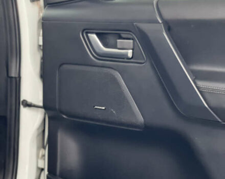 Белый Ленд Ровер Фрилендер, объемом двигателя 2.2 л и пробегом 207 тыс. км за 13950 $, фото 131 на Automoto.ua