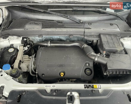 Белый Ленд Ровер Фрилендер, объемом двигателя 2.2 л и пробегом 207 тыс. км за 13950 $, фото 146 на Automoto.ua