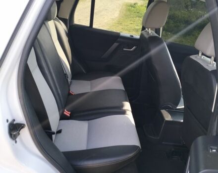 Білий Ленд Ровер Freelander, об'ємом двигуна 2.2 л та пробігом 263 тис. км за 13300 $, фото 22 на Automoto.ua