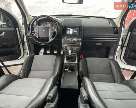 Белый Ленд Ровер Фрилендер, объемом двигателя 2.2 л и пробегом 207 тыс. км за 13950 $, фото 123 на Automoto.ua