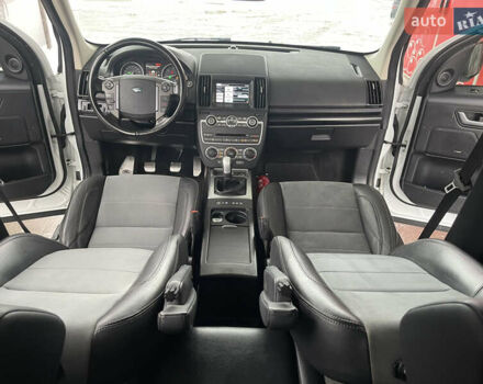 Белый Ленд Ровер Фрилендер, объемом двигателя 2.2 л и пробегом 207 тыс. км за 13950 $, фото 125 на Automoto.ua