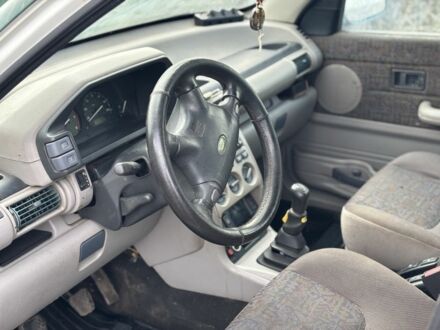 Белый Ленд Ровер Фрилендер, объемом двигателя 2 л и пробегом 300 тыс. км за 2500 $, фото 1 на Automoto.ua