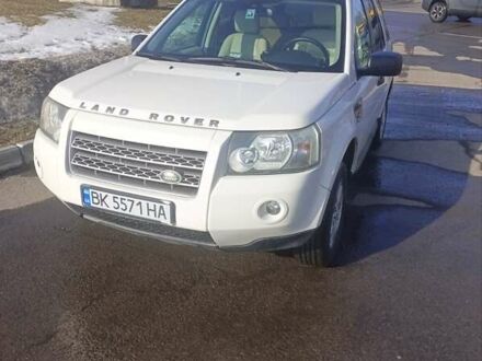 Белый Ленд Ровер Фрилендер, объемом двигателя 2.2 л и пробегом 281 тыс. км за 11400 $, фото 1 на Automoto.ua