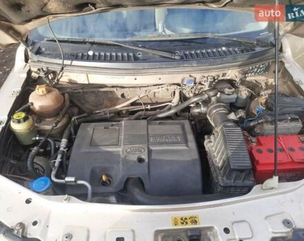 Бежевый Ленд Ровер Фрилендер, объемом двигателя 2 л и пробегом 267 тыс. км за 5500 $, фото 12 на Automoto.ua