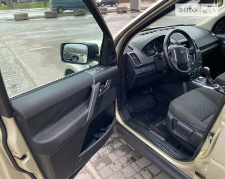 Бежевый Ленд Ровер Фрилендер, объемом двигателя 3.2 л и пробегом 285 тыс. км за 9250 $, фото 2 на Automoto.ua