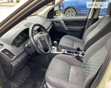 Бежевый Ленд Ровер Фрилендер, объемом двигателя 3.2 л и пробегом 285 тыс. км за 9250 $, фото 10 на Automoto.ua