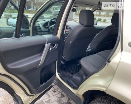 Бежевый Ленд Ровер Фрилендер, объемом двигателя 3.2 л и пробегом 285 тыс. км за 9250 $, фото 8 на Automoto.ua