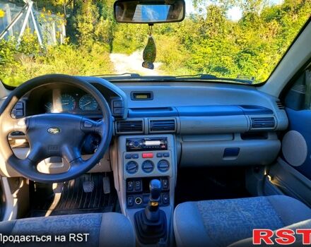 Черный Ленд Ровер Фрилендер, объемом двигателя 1.8 л и пробегом 270 тыс. км за 1950 $, фото 5 на Automoto.ua