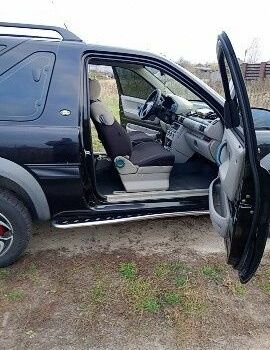 Черный Ленд Ровер Фрилендер, объемом двигателя 1.8 л и пробегом 320 тыс. км за 4650 $, фото 8 на Automoto.ua