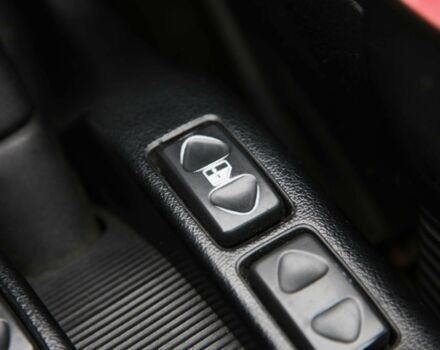 Черный Ленд Ровер Фрилендер, объемом двигателя 2 л и пробегом 234 тыс. км за 6600 $, фото 18 на Automoto.ua