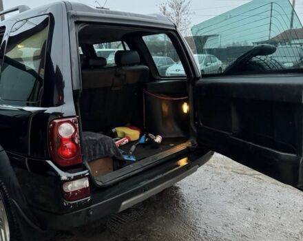 Черный Ленд Ровер Фрилендер, объемом двигателя 2 л и пробегом 300 тыс. км за 1500 $, фото 2 на Automoto.ua