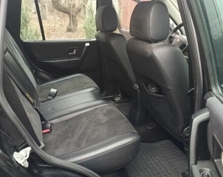 Черный Ленд Ровер Фрилендер, объемом двигателя 2 л и пробегом 259 тыс. км за 5777 $, фото 6 на Automoto.ua