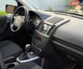 Черный Ленд Ровер Фрилендер, объемом двигателя 2.2 л и пробегом 300 тыс. км за 12500 $, фото 9 на Automoto.ua
