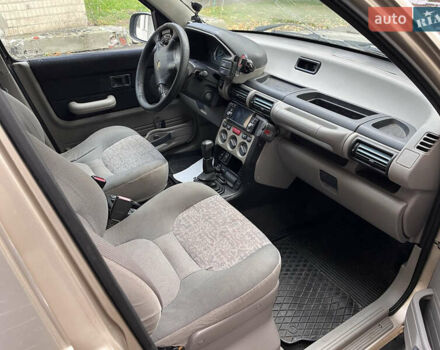 Желтый Ленд Ровер Фрилендер, объемом двигателя 1.8 л и пробегом 245 тыс. км за 3900 $, фото 8 на Automoto.ua