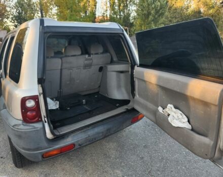 Серый Ленд Ровер Фрилендер, объемом двигателя 2 л и пробегом 300 тыс. км за 3300 $, фото 4 на Automoto.ua