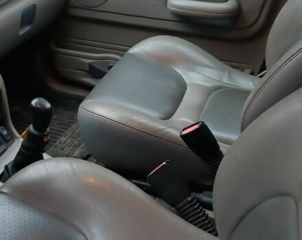 Серый Ленд Ровер Фрилендер, объемом двигателя 1.8 л и пробегом 140 тыс. км за 3500 $, фото 4 на Automoto.ua