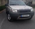 Серый Ленд Ровер Фрилендер, объемом двигателя 1.95 л и пробегом 230 тыс. км за 4800 $, фото 3 на Automoto.ua