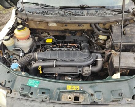 Серый Ленд Ровер Фрилендер, объемом двигателя 2 л и пробегом 327 тыс. км за 3500 $, фото 6 на Automoto.ua