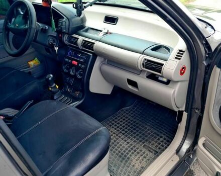 Серый Ленд Ровер Фрилендер, объемом двигателя 2 л и пробегом 167 тыс. км за 3500 $, фото 5 на Automoto.ua