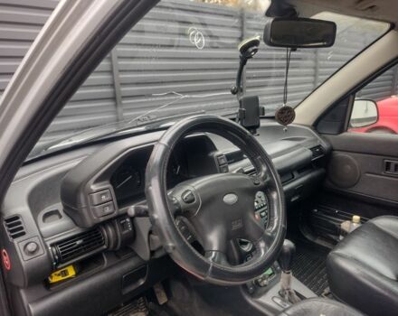 Серый Ленд Ровер Фрилендер, объемом двигателя 2 л и пробегом 300 тыс. км за 2200 $, фото 3 на Automoto.ua