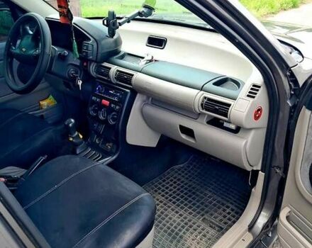 Серый Ленд Ровер Фрилендер, объемом двигателя 2 л и пробегом 167 тыс. км за 3500 $, фото 4 на Automoto.ua
