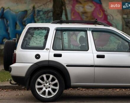 Серый Ленд Ровер Фрилендер, объемом двигателя 2.5 л и пробегом 227 тыс. км за 6799 $, фото 8 на Automoto.ua