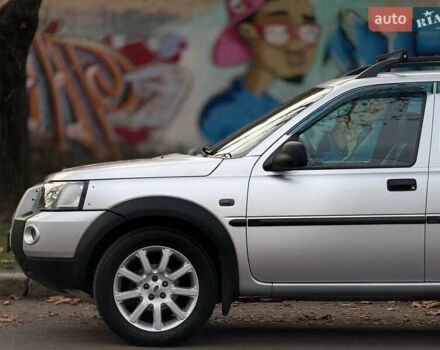 Серый Ленд Ровер Фрилендер, объемом двигателя 2.5 л и пробегом 227 тыс. км за 6799 $, фото 2 на Automoto.ua