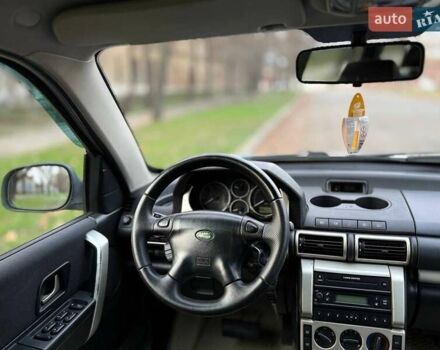 Серый Ленд Ровер Фрилендер, объемом двигателя 2.5 л и пробегом 227 тыс. км за 6799 $, фото 15 на Automoto.ua