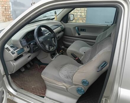 Серый Ленд Ровер Фрилендер, объемом двигателя 2 л и пробегом 200 тыс. км за 2800 $, фото 5 на Automoto.ua