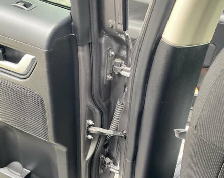 Серый Ленд Ровер Фрилендер, объемом двигателя 2.18 л и пробегом 143 тыс. км за 13700 $, фото 14 на Automoto.ua