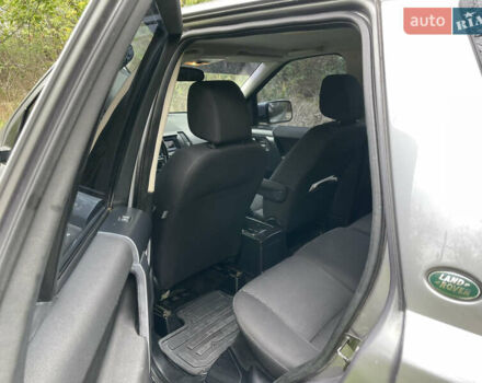 Серый Ленд Ровер Фрилендер, объемом двигателя 2.2 л и пробегом 295 тыс. км за 14200 $, фото 13 на Automoto.ua