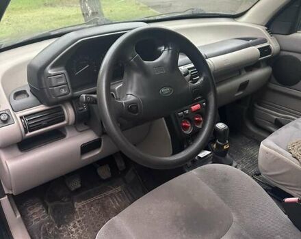 Зеленый Ленд Ровер Фрилендер, объемом двигателя 2.2 л и пробегом 300 тыс. км за 4000 $, фото 5 на Automoto.ua