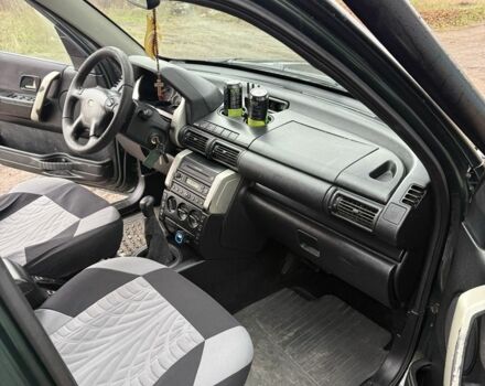 Зеленый Ленд Ровер Фрилендер, объемом двигателя 2 л и пробегом 216 тыс. км за 3329 $, фото 5 на Automoto.ua