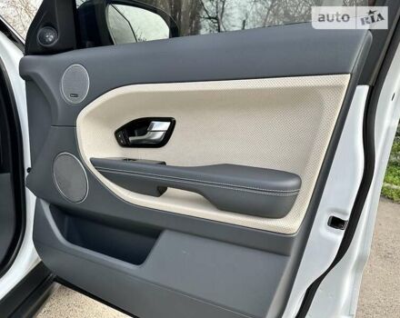 Белый Ленд Ровер Рендж Ровер Эвок, объемом двигателя 2.2 л и пробегом 40 тыс. км за 19900 $, фото 25 на Automoto.ua