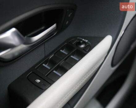 Белый Ленд Ровер Рендж Ровер Эвок, объемом двигателя 2.18 л и пробегом 202 тыс. км за 18000 $, фото 23 на Automoto.ua