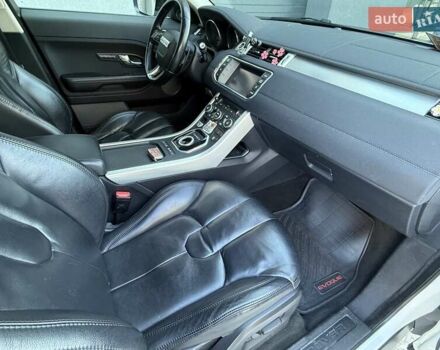 Білий Ленд Ровер Рендж Ровер Евок, об'ємом двигуна 2.18 л та пробігом 198 тис. км за 16500 $, фото 26 на Automoto.ua