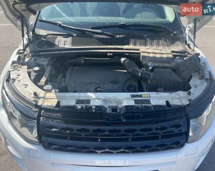 Білий Ленд Ровер Рендж Ровер Евок, об'ємом двигуна 2.18 л та пробігом 220 тис. км за 18000 $, фото 6 на Automoto.ua