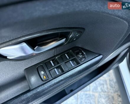 Белый Ленд Ровер Рендж Ровер Эвок, объемом двигателя 2 л и пробегом 168 тыс. км за 17400 $, фото 35 на Automoto.ua