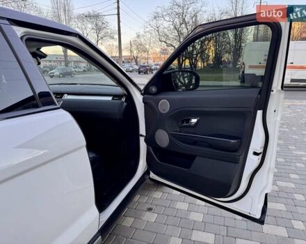 Белый Ленд Ровер Рендж Ровер Эвок, объемом двигателя 2 л и пробегом 168 тыс. км за 17800 $, фото 36 на Automoto.ua