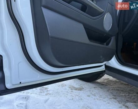 Білий Ленд Ровер Рендж Ровер Евок, об'ємом двигуна 2.18 л та пробігом 198 тис. км за 16500 $, фото 30 на Automoto.ua