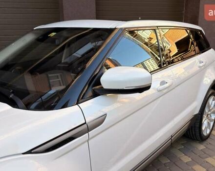 Белый Ленд Ровер Рендж Ровер Эвок, объемом двигателя 2 л и пробегом 142 тыс. км за 13750 $, фото 4 на Automoto.ua