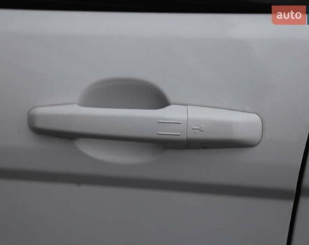 Белый Ленд Ровер Рендж Ровер Эвок, объемом двигателя 2.18 л и пробегом 202 тыс. км за 18000 $, фото 25 на Automoto.ua